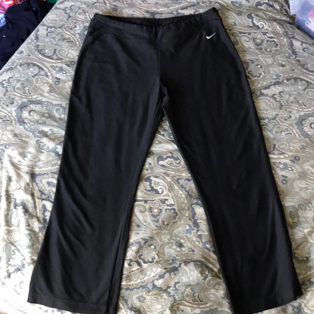 Women’s Nike black athletic capris, size M